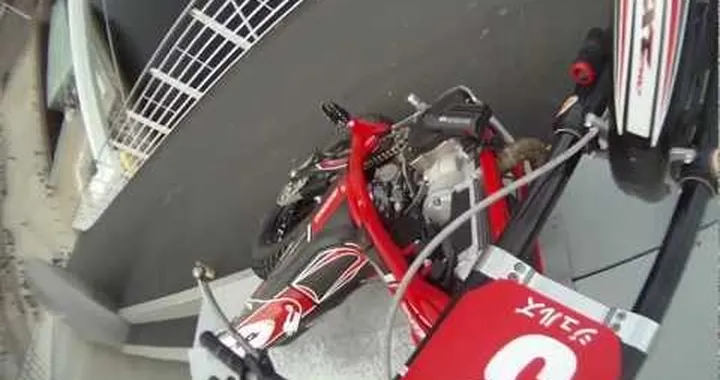 Julien Dupont vs Gateshead Millennium bridge.mov