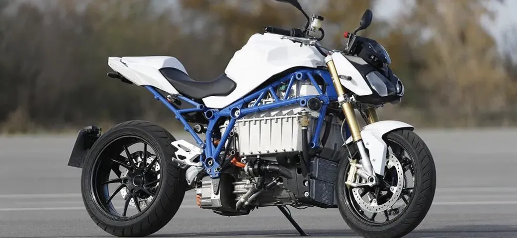 BMW E-Power Roadster: ecco la prima moto elettrica della casa bavarese