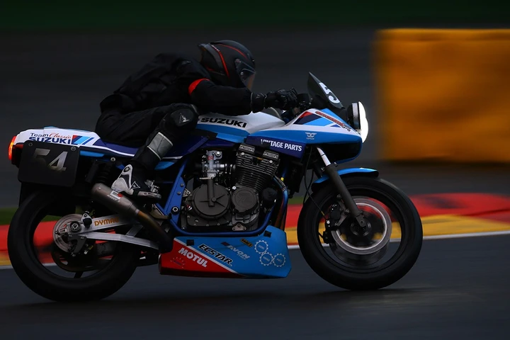 Guy Martin allo Spa Bikers Classic con una Suzuki Katana [Video]