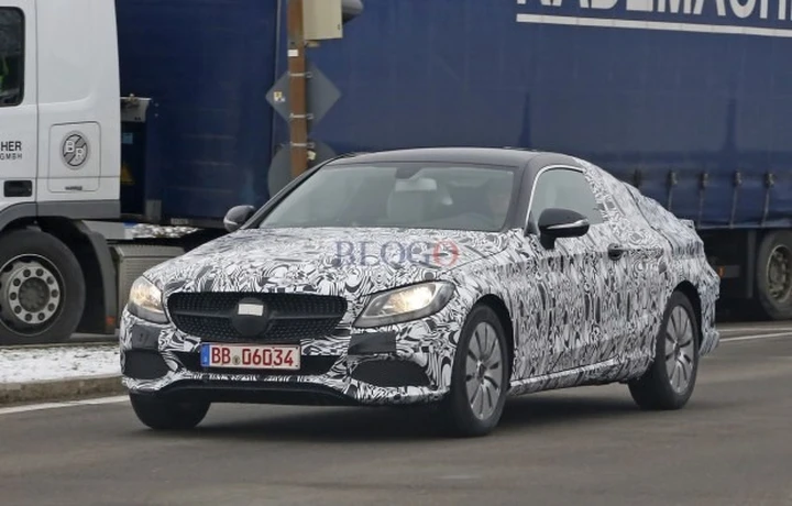 Mercedes Classe C Coupé: foto spia su strada