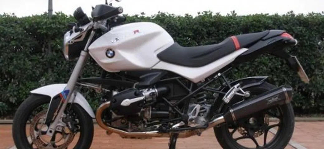 BMW  R 1200R Special white