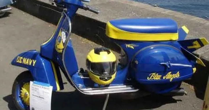 Foto del giorno: una Vespa volante