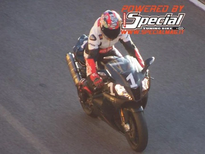 L'Aprilia V4 gira in pista!
