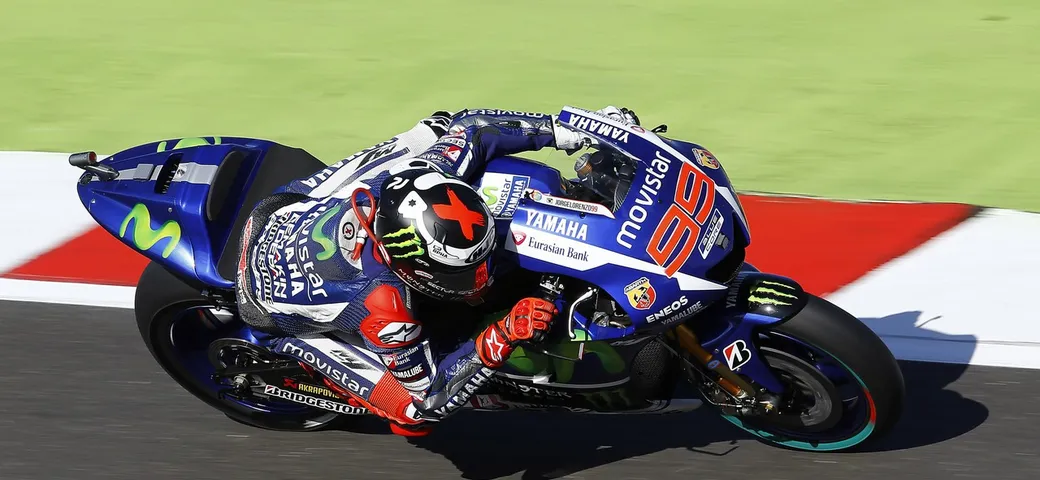 MotoGP, Lorenzo vola a Silverstone: 