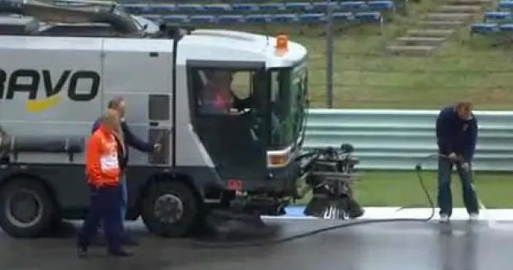 Assen: Olio in pista, prove libere cancellate