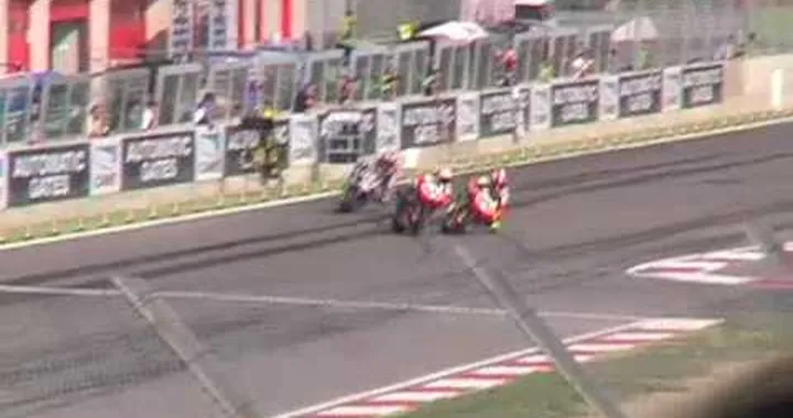 Simoncelli supera Biaggi Imola 2009 SBK