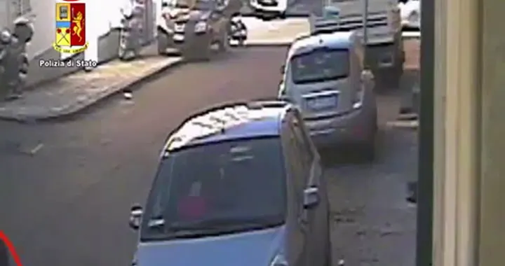 Furto di auto in diretta