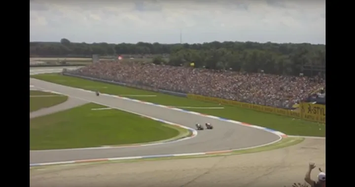 Sorpassi epici: Rossi scavalca Stoner ad Assen 2007 [Video]