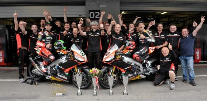 Guintoli la formica operosa, Laverty il leone: i piloti Aprilia a confronto