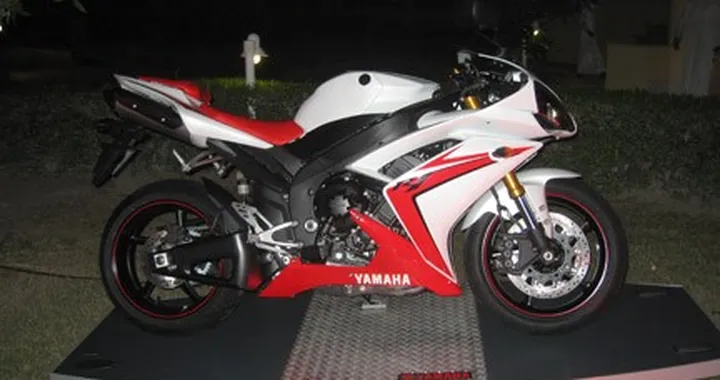Test Yamaha R1 2007 - foto backstage