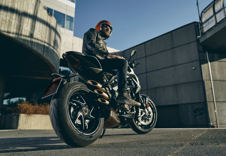 MV Agusta: arriva lo Smart Clutch System su Brutale 800 RR SCS e Dragster 800 RR SCS