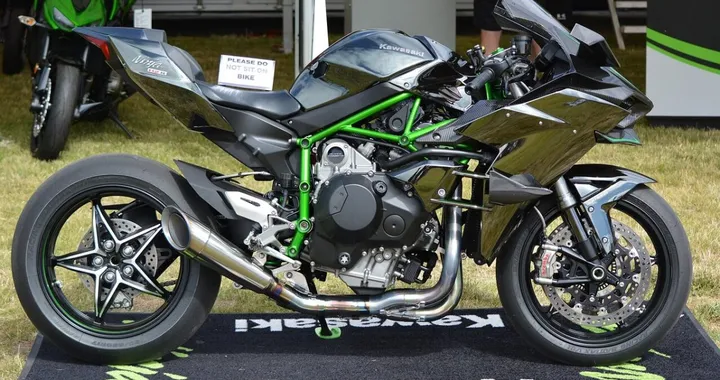 Kawasaki Ninja H2R: 326 CV, costa 58.000 euro ma non va su strada