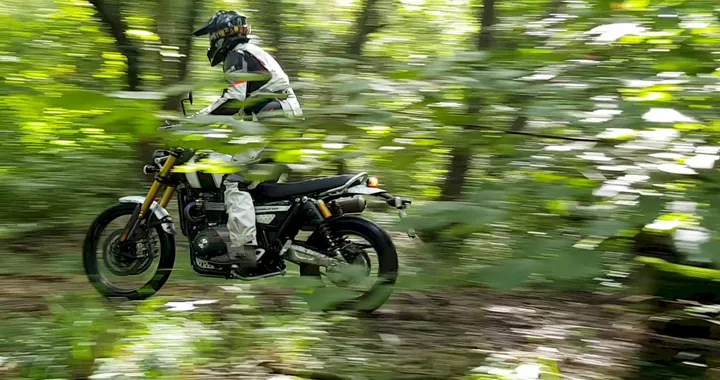 Triumph Scrambler 1200 XE in prova