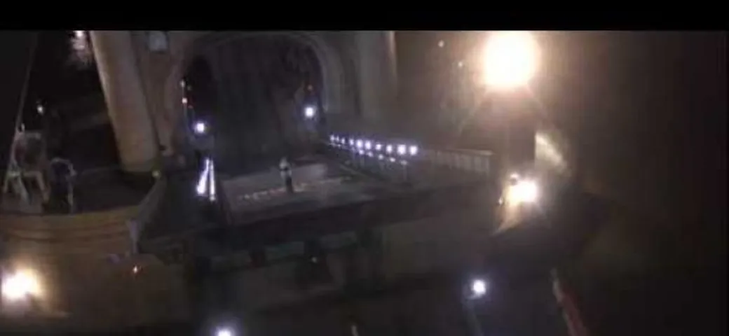 Backflip di Robbie Maddison sul Tower Bridge di Londra