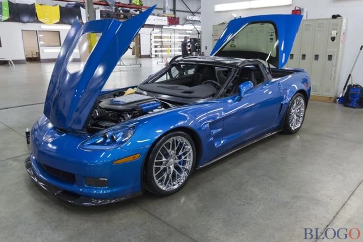 Termina il restauro di una fra le Corvette estratte dal buco