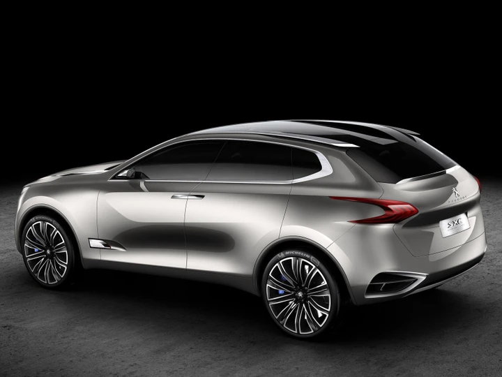 Peugeot 7008: allo studio la SUV per il top di gamma