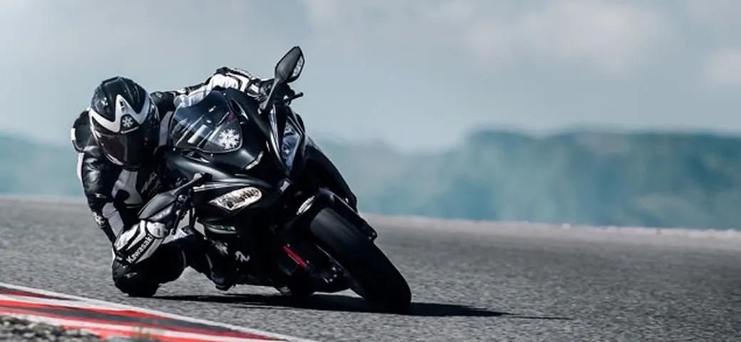 In arrivo la Kawasaki Ninja ZX-10RR MY 2018 [Foto e Video]