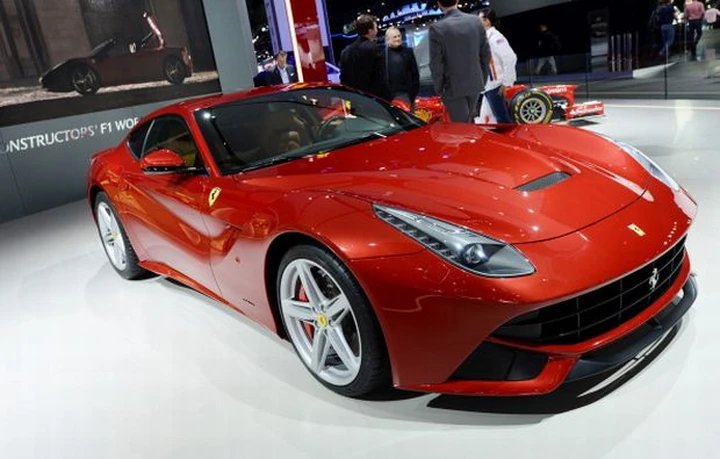 L'incidente di una Ferrari durante una corsa clandestina