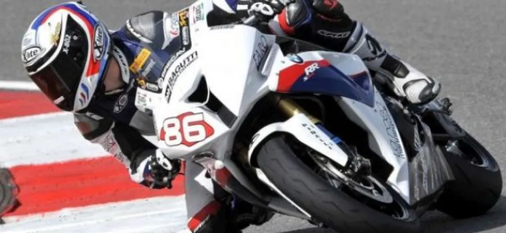 STK 1000: Ayrton Badovini domina la gara di Valencia