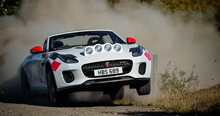 Jaguar F-Type Rally: due Giaguari in off-road