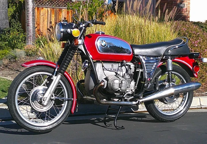 Incredibile ritrovamento: questa BMW R75/5 del ‘72 potrebbe essere un'autentica miniera d'oro