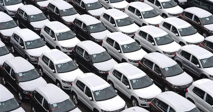 Immatricolazioni auto in crescita a marzo 2026: +7,6%. Boom delle ibride