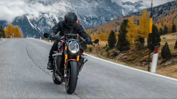 MV Agusta, a spasso con la Brutale 1000 tra le Dolomiti [Video]