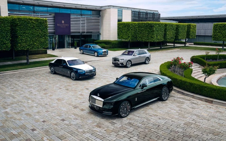 Rolls-Royce Spectre Series II debutta la Rolls più potente di sempre