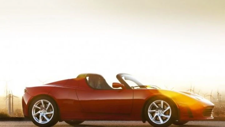 Tesla: Elon Musk promette una supercar