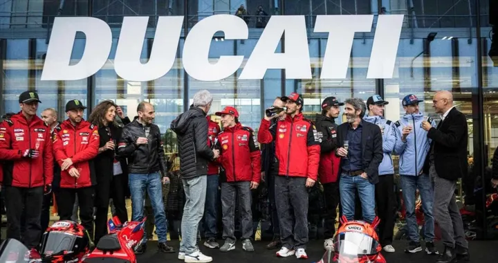 Ducati celebra Márquez: Borgo Panigale diventa leggenda