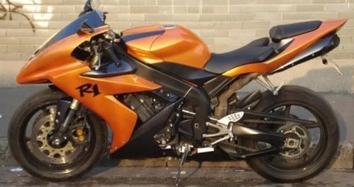 Yamaha R1 Street Hawk