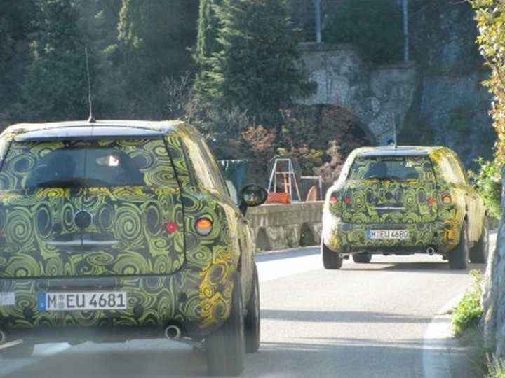 Mini Crossover: foto spia dal Lago di Garda