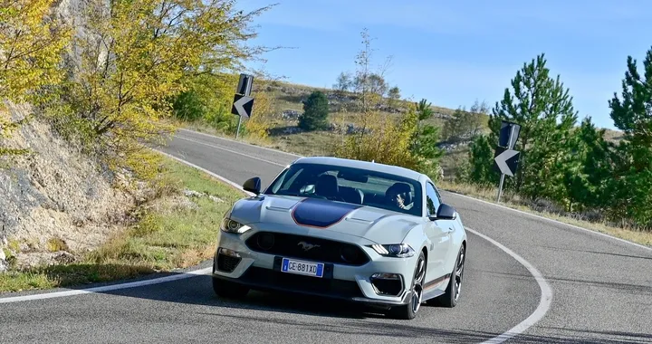 Ford Mustang Mach-1: la prova su strada