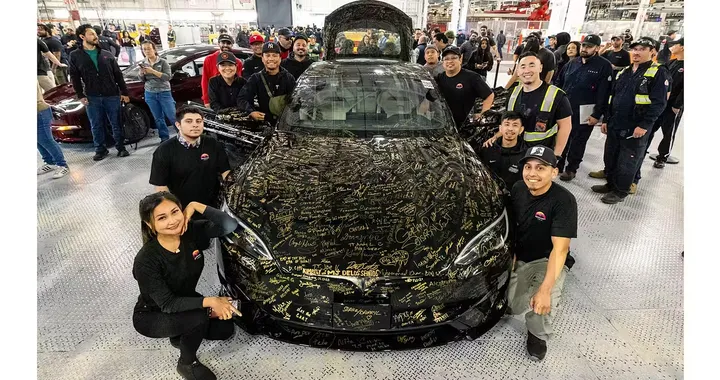 Tesla, si chiude definitivamente un capitolo chiave: addio a due icone