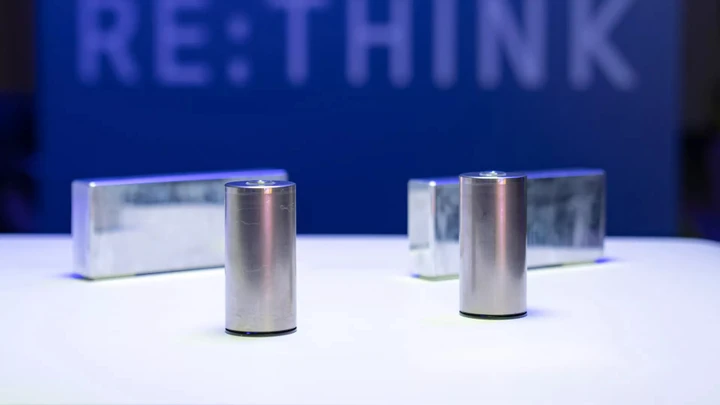 BMW: al via la produzione delle nuove celle batteria superiori a quelle di Tesla