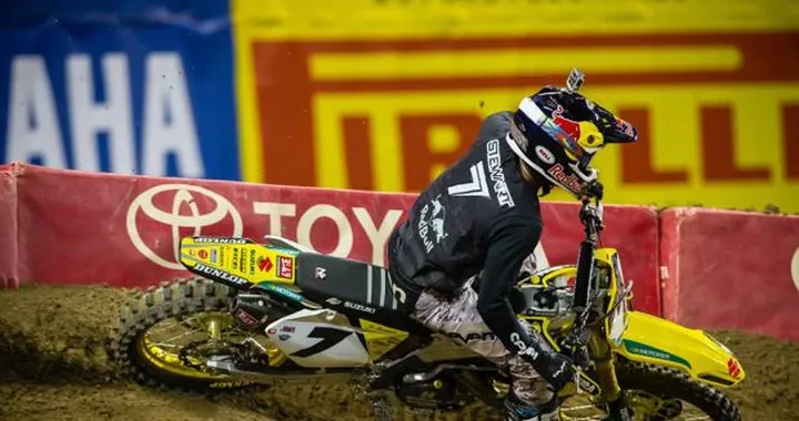 AMA Supercross 2014: un'altra vittoria per Stewart a Toronto. Bubba secondo per numero di vittorie nella storia del Supercross