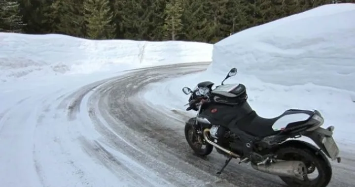 Foto del giorno: Guzzi 1200 Sport 4V sulle Alpi Austriache