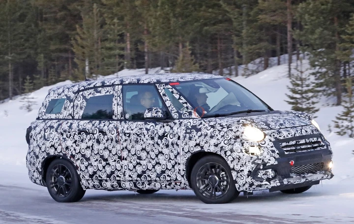 Fiat 500L 2018: foto spia