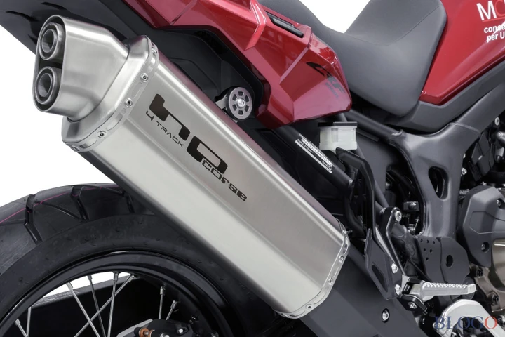 Scarico HP Corse 4Track per Maxi-Enduro, Sport Touring/Adventure e Crossover