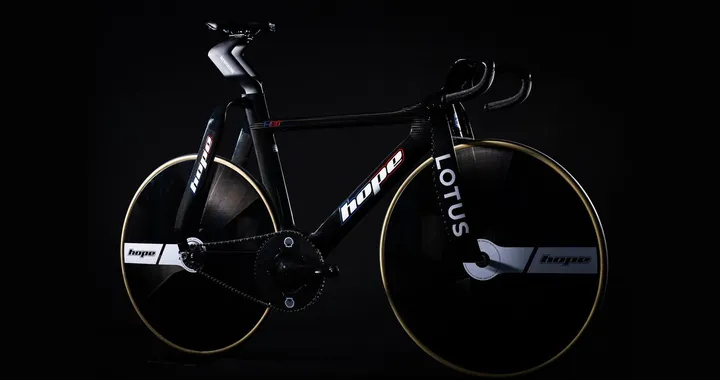 Lotus svela la sua nuova bici da gara per le Olimpiadi 2024 di Parigi [FOTO]