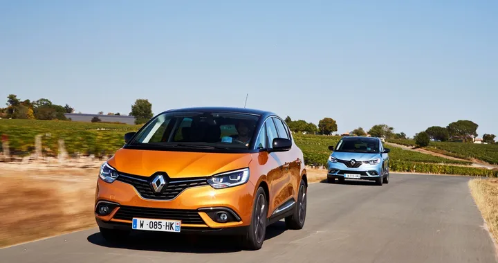 Renault Scénic Hybrid Assist: prezzo e informazioni