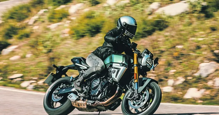 Naked rétro, cuore moderno: Suzuki accende i riflettori sulle GSX 8T e 8TT