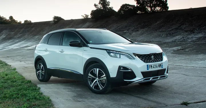 Peugeot 3008 HYbrid4: lo stato dell'arte della tecnologia ibrida plug-in francese