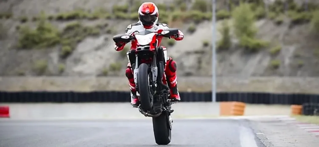Ducati Hypermotard SP 2015: nuovo video ufficiale