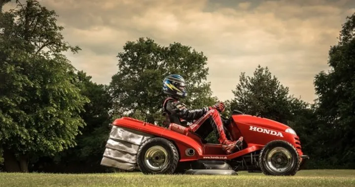 Honda Mean Mower: il tagliaerba da 210 km/h /video