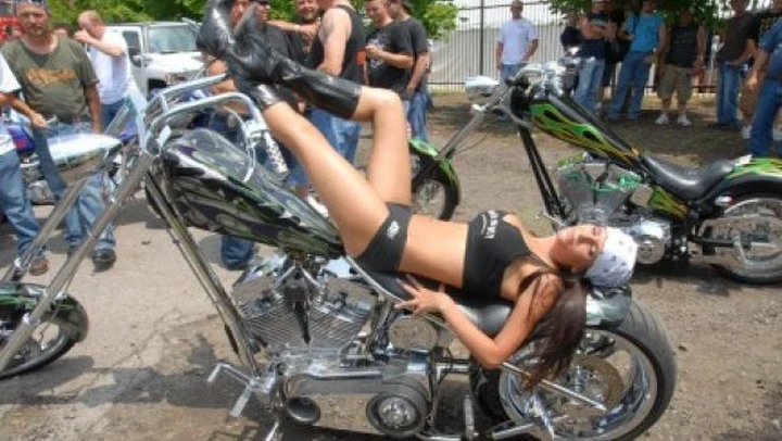 Sexy bikers: chopper e 