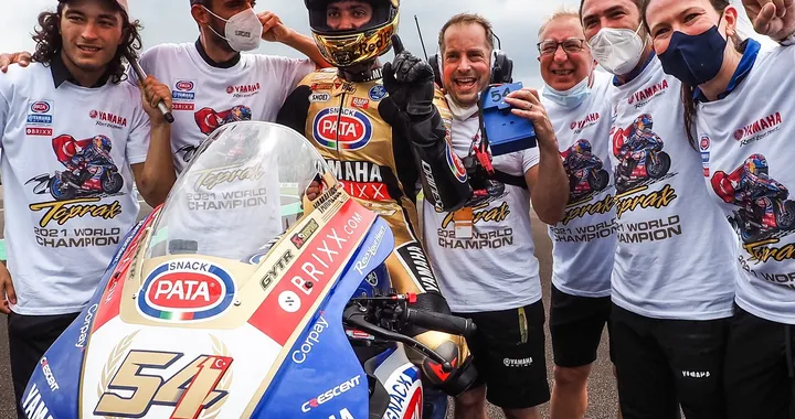 SBK, Indonesia 2021, Razgatlioglu: "Dedico la vittoria a mio papà che non c'è più"