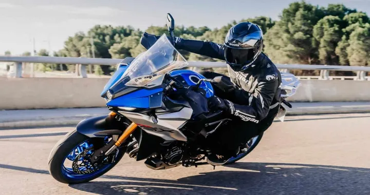 Suzuki SV7GX, crossover tra sport e touring al debutto a Eicma 2025