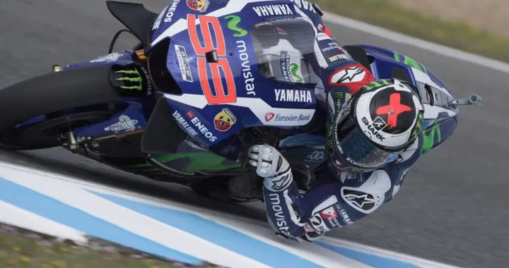 MotoGP Le Mans, Lorenzo pole “ammazza-tutti”. Solo Marquez e Iannone resistono. Rossi da terza fila