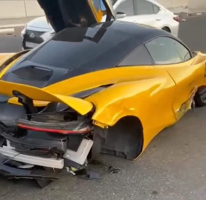 Accelera e si schianta con la McLaren 720S